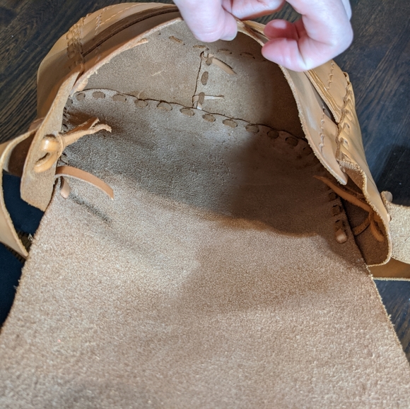 Acorn embossed leather purse - Picture 7 of 9